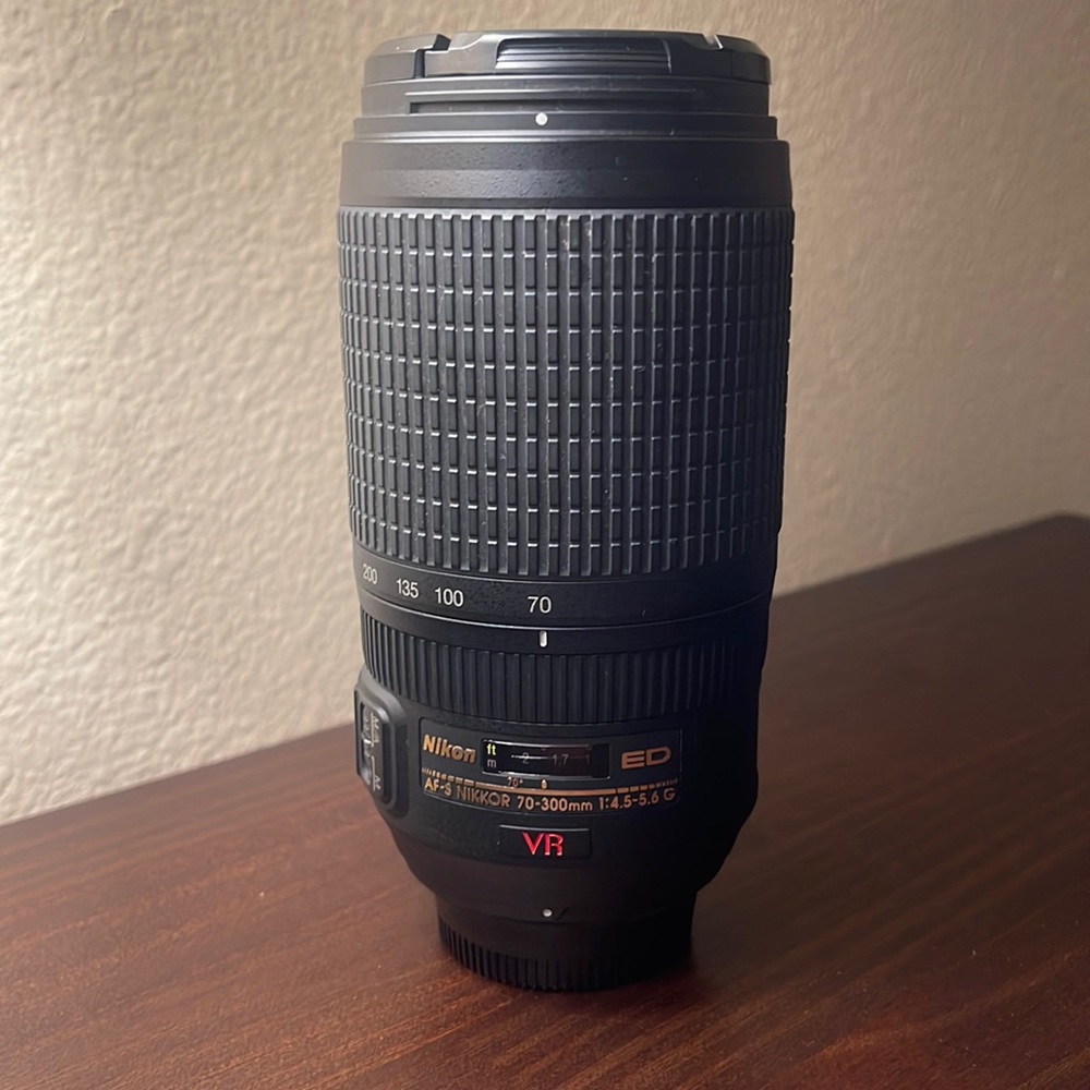 Nikon AF-S Nikkor 70-300mm f/4.5-5.6 G IF-ED VR